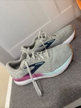 Brooks Women's Light Gray Running Shoes with Mint & Pink Accents
